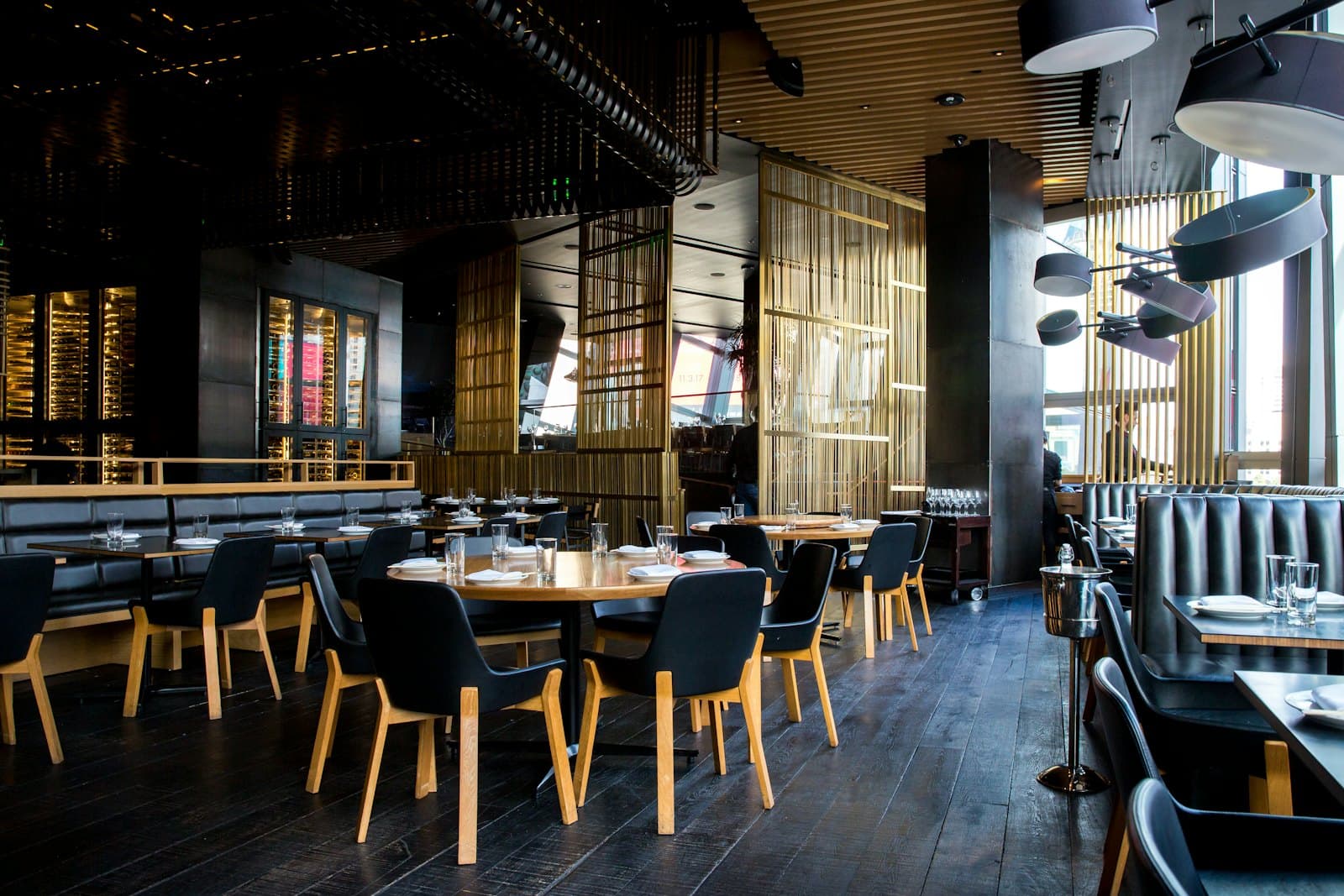 A restaurant ready to welcome guests